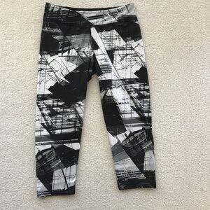 ADIDAS CLIMALITE CROP YOGA PANTS B&W SIZE SMALL